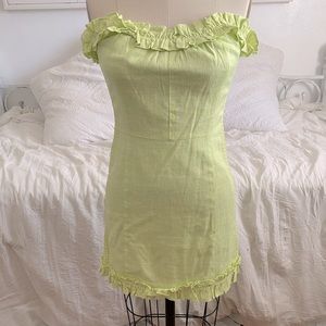 Lulu’s green mini dress linen with scrunch, off the shoulder!